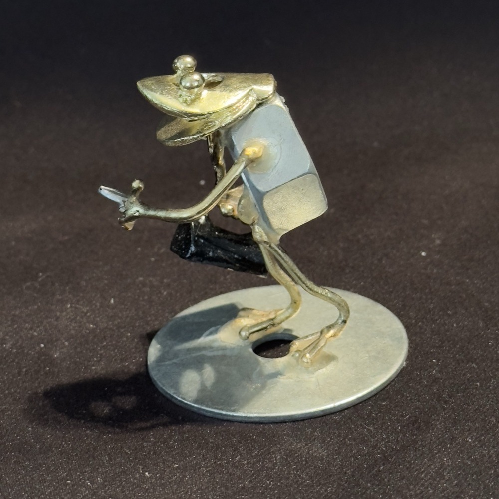 Vtg 2000 Arthur Ward Frog Sculpture Nuts Bolts Doctor Stethoscope Reproduction - Picture 4 of 6